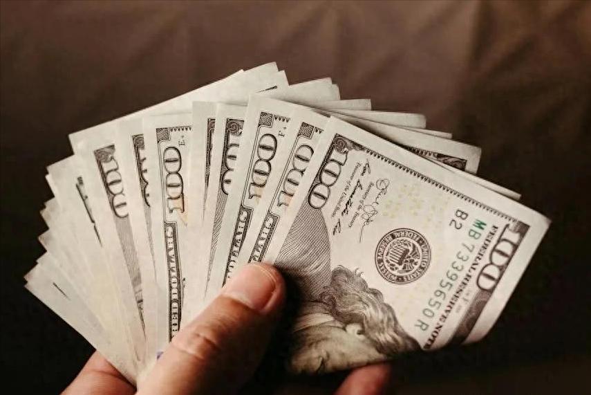 炸锅!中国留学生在美刷爆100万信用卡后逃回国!如今回旋镖来了