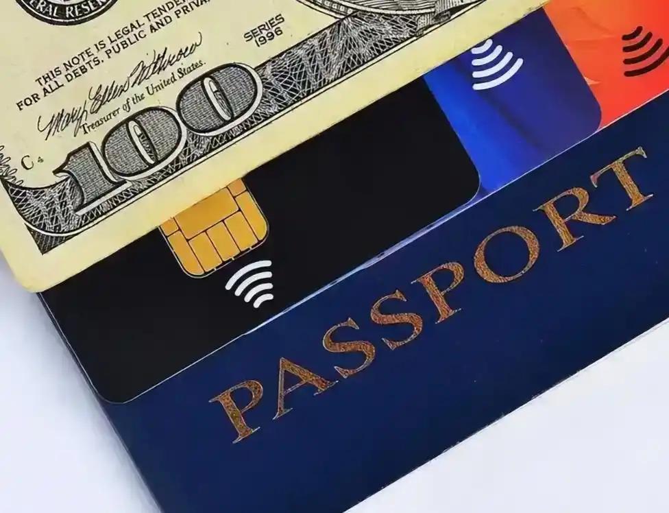 炸锅!中国留学生在美刷爆100万信用卡后逃回国!如今回旋镖来了