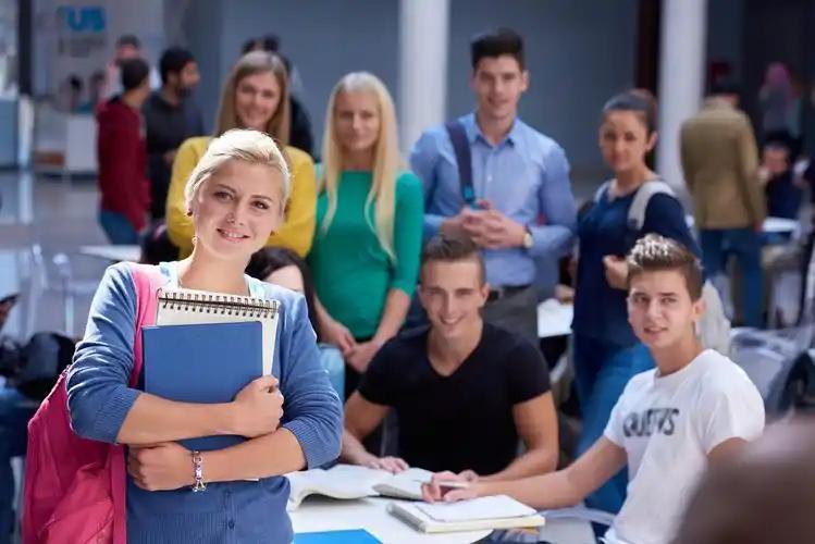 炸锅!中国留学生在美刷爆100万信用卡后逃回国!如今回旋镖来了