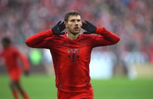 记者:格雷茨卡小腿撞伤,将缺席拜仁对阵海登海姆的比赛