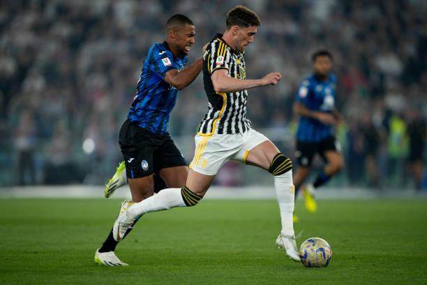 1715818707092093039.jpg 足球-【人物】加公白发难冲冠,莫以成败论英雄