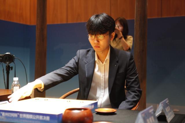 足球-首届衢州烂柯杯辜梓豪后来居上打败申真谞夺冠