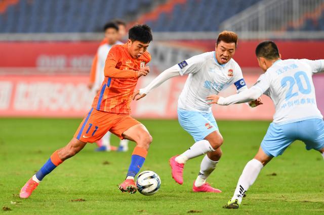 足球-【专访】刘洋：蜕变？26岁后追求稳定 双线冲刺拒遗憾