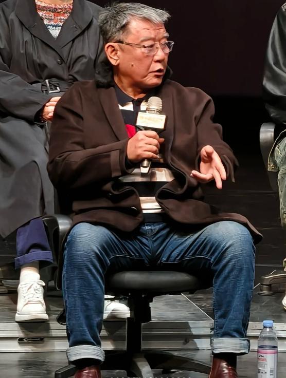 FIFA Club World Cup-老戏骨上海再聚首，李立群满脸痘坑，金士杰干瘪，林依晨板牙抢镜